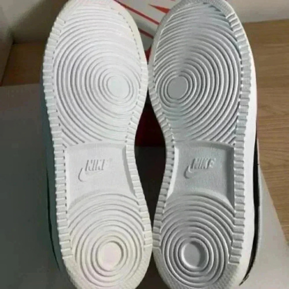 K1164. NEW NIKE Court Vision Lo- Black/White- US 9.5 Men's - Picture 2 of 4